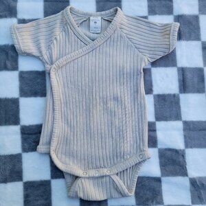 Kate Quinn Beige Organic Cotton Ribbed Skin to Skin Bodysuit Size 3-6m